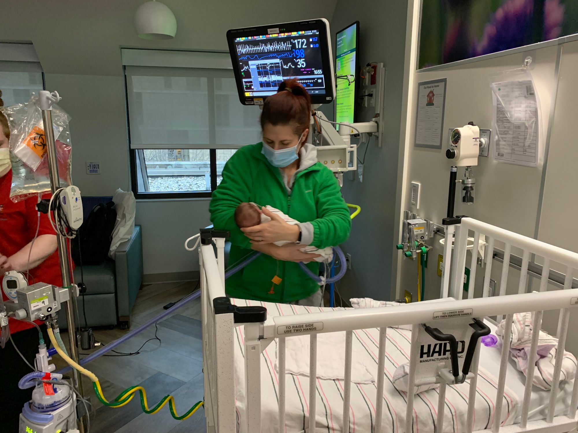 Jan 19: Leo gets a crib 
32+3 ga or 6 weeks old